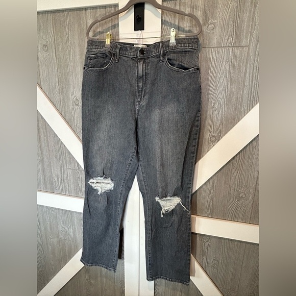 Universal Thread Denim - WJ2.  Universal Thread vintage straight jeans Sz 16/33R, rise 13, ins 28